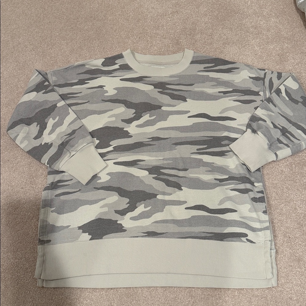 Aerie camo sweatshirt size M